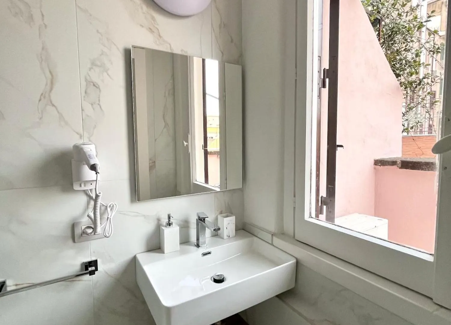 Sunrise Apartment Near The Vatican Rome